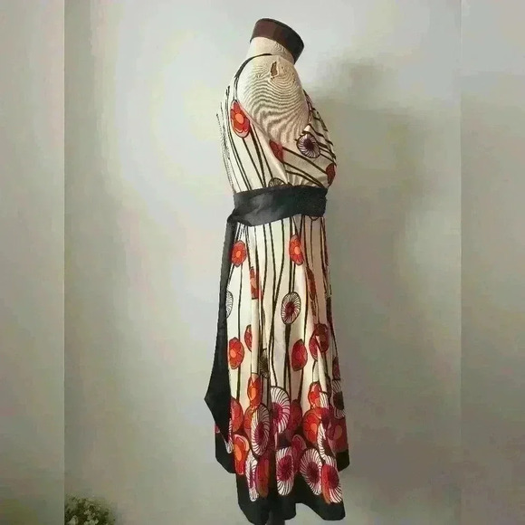 COOSK floral dress  with cream base and black beaded belt and shoulders. Size 2 - Picture 8 of 13